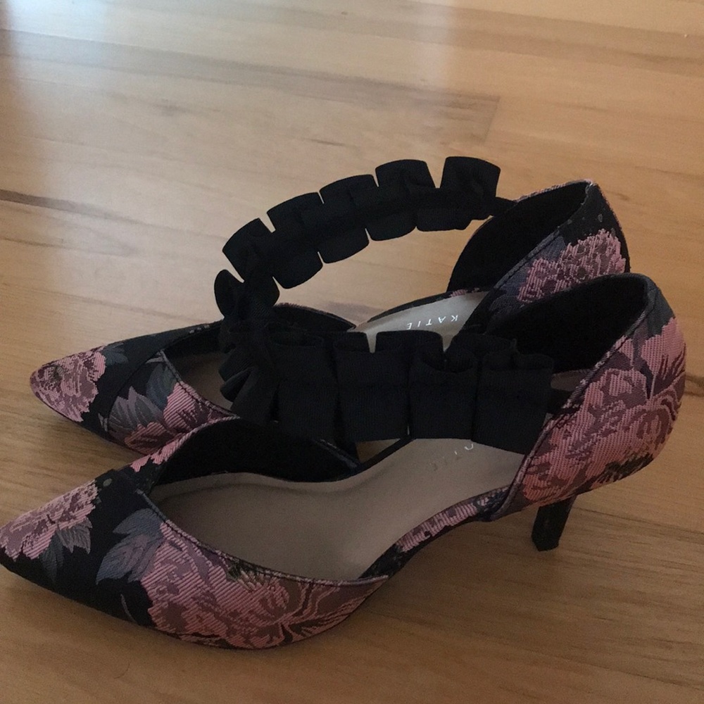 Heels - Picture 2 of 4